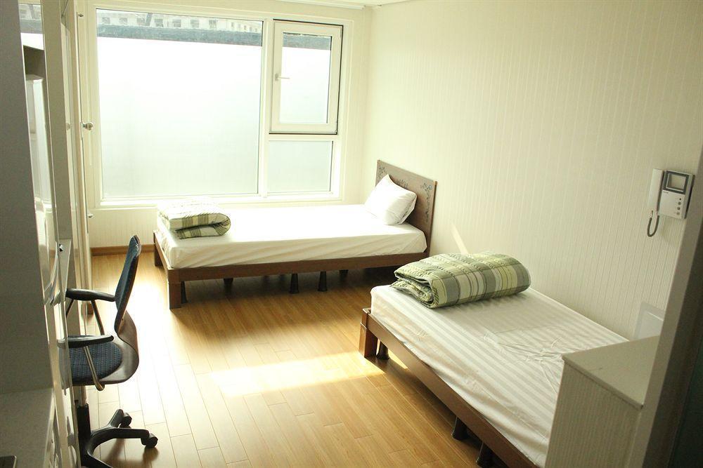 Phil House Hostel Guri ภายนอก รูปภาพ