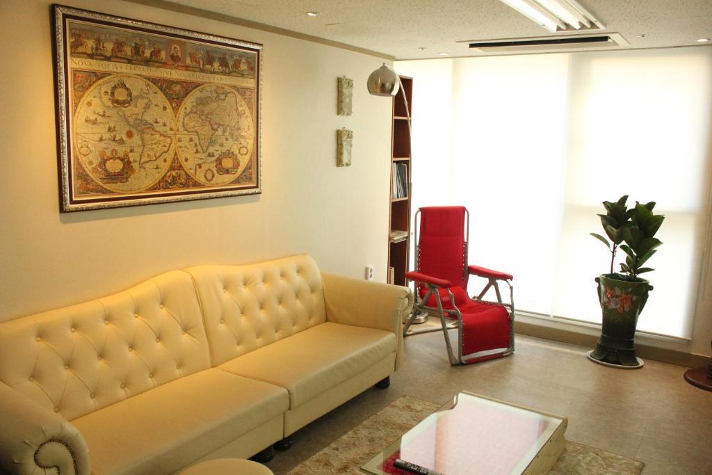 Phil House Hostel Guri ภายนอก รูปภาพ