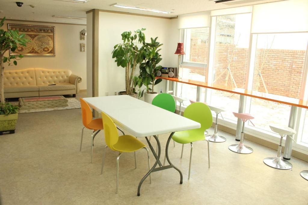 Phil House Hostel Guri ภายนอก รูปภาพ