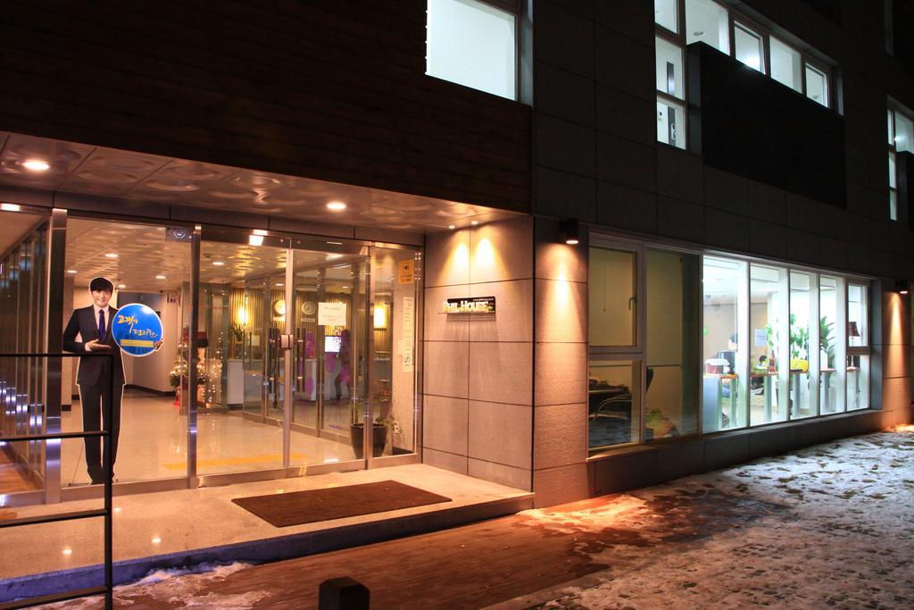 Phil House Hostel Guri ภายนอก รูปภาพ